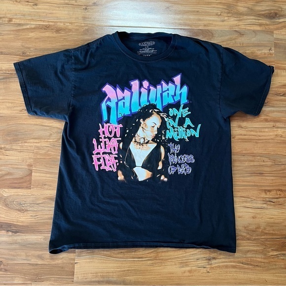 Aaliyah Vintage LARGE T-Shirt bandtee 90s y2k RnB streetwear graffiti‎ rip Style - Picture 1 of 4
